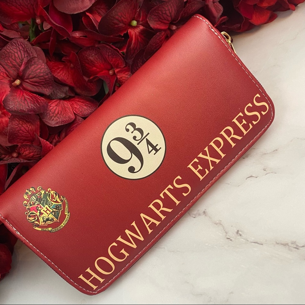 Harry Potter Hogwarts Express Platform 9 and 3/4 Clutch Wallet - Picture 2 of 12